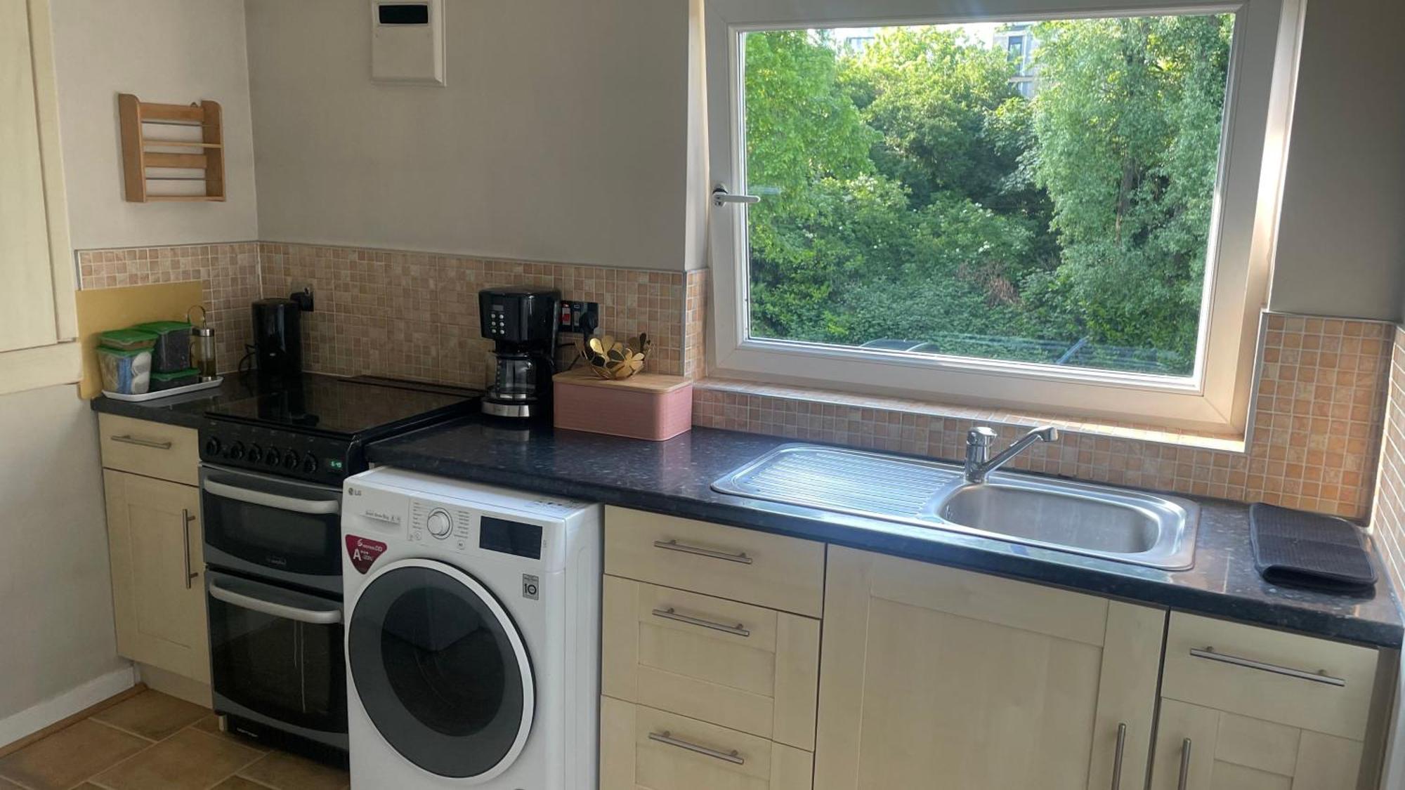 Cosy Flat For 4, Family Friendly, Private Parking, Close To Central Лондон Экстерьер фото