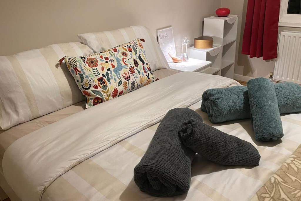 Cosy Flat For 4, Family Friendly, Private Parking, Close To Central Лондон Экстерьер фото