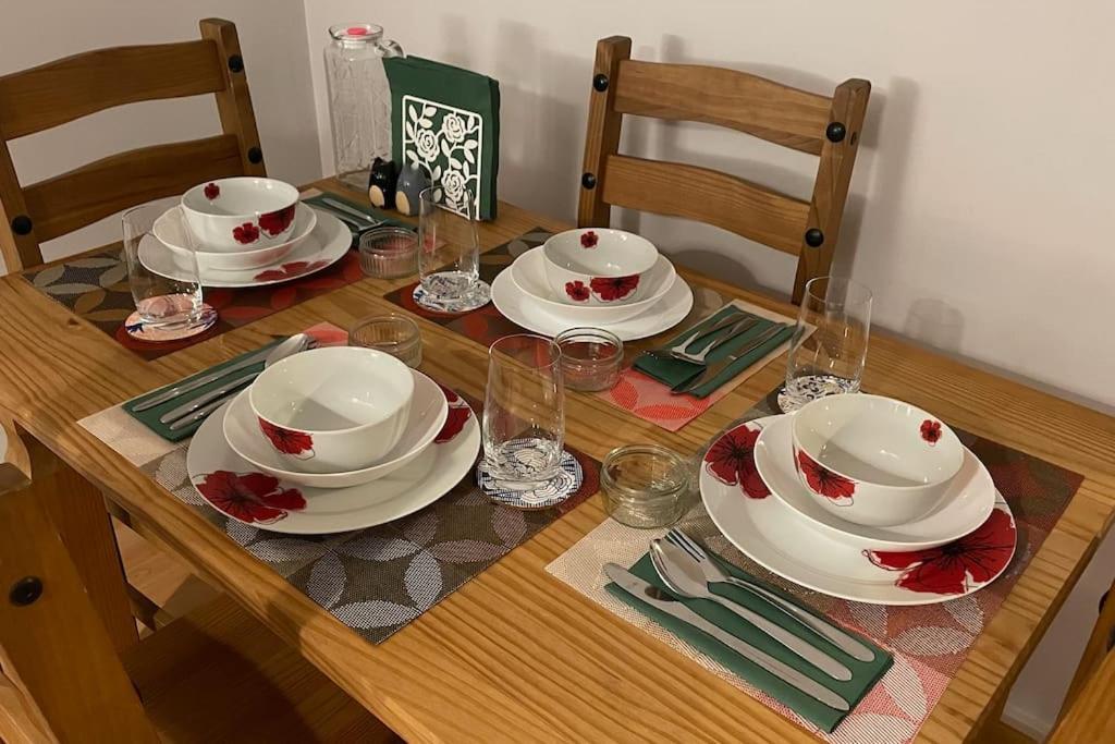 Cosy Flat For 4, Family Friendly, Private Parking, Close To Central Лондон Экстерьер фото